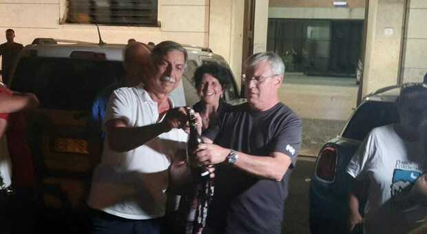 Alberto Mosca, festeggia: è sindaco di Sabaudia da pochi minuti