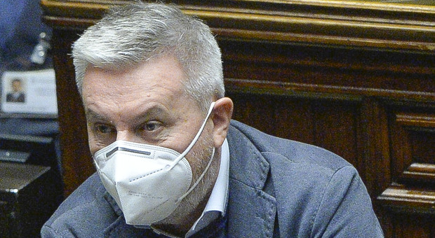 Vaccini Covid, il ministro Guerini: «Campagna di trasparenza per convincere gli italiani»
