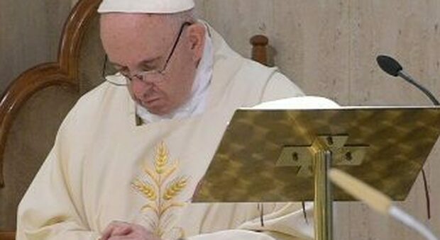 Papa Francesco all'Angelus: «Dio ama tutti, non bisogna giudicare ma lasciar vivere gli altri»