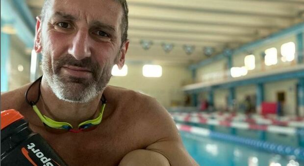 Corrado Sorrentino, campione di nuoto inizia il giro della Sardegna per figlia morta