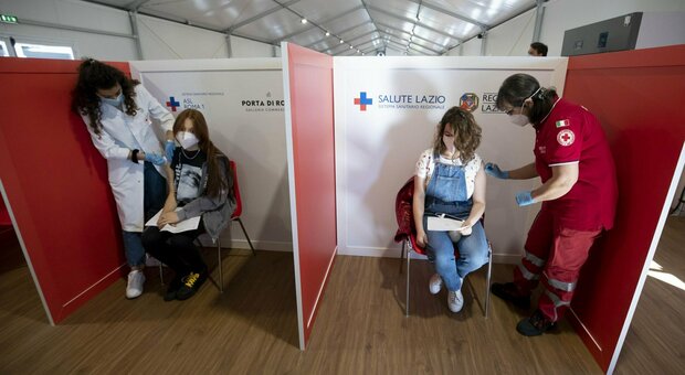 Lazio, 371mila under 40 sono senza prima dose. «Il virus? Segni indelebili»