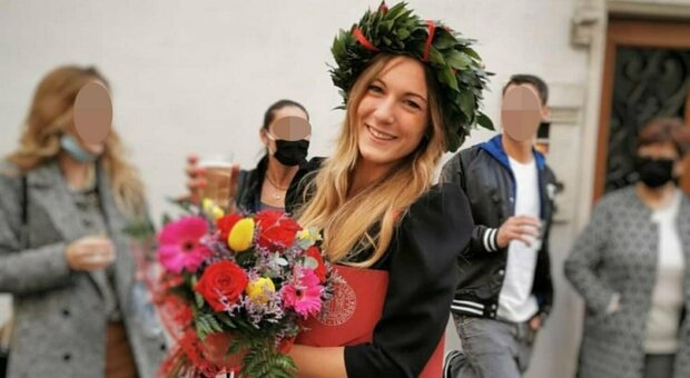 Chiara Ugolini uccisa in casa nel Veronese: aveva 27 anni, fermato il vicino in fuga sull'A1