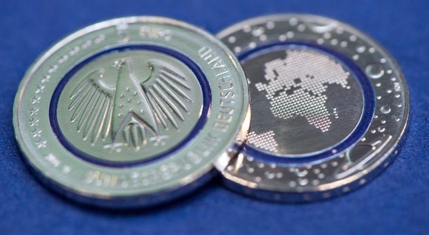 La nuova moneta da 5 euro (ANSA)