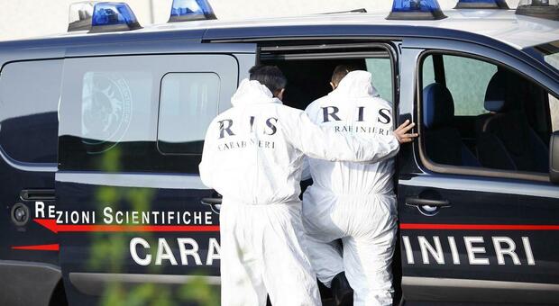 Tre ragazzi indagati per uno stupro di gruppo, i carabinieri del Ris tornano nella casa