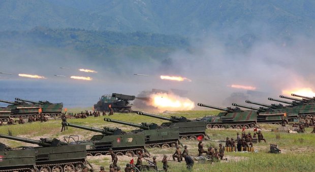 Corea del Nord lancia missile che sorvola il Giappone, poi minaccia gli Usa: «È il preludio per Guam»