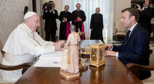 Il Papa benedice il patto Francia-Italia, l'udienza a Macron un viatico per le elezioni presidenziali