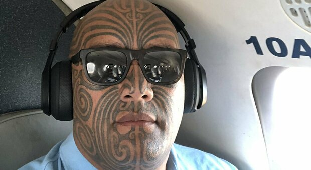 Nuova Zelanda, abolita la cravatta alla Camera dopo espulsione leader Maori: «È un cappio coloniale»