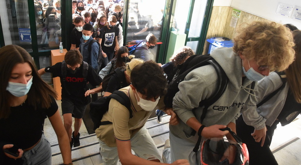 Scuole Lazio, è allarme per settembre: 3 mila alunni senza classe