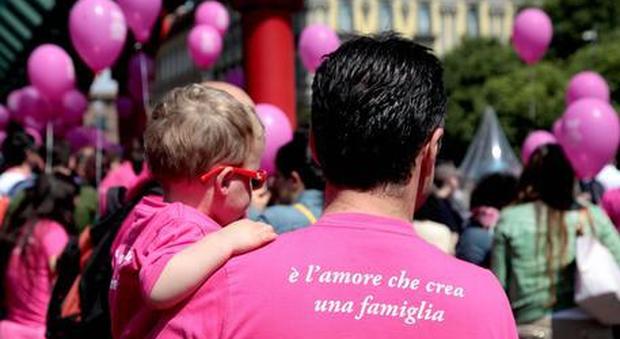 Fecondazione, no della Cassazione alla trascrizione in Italia dei bimbi con due padri