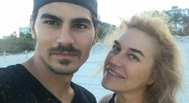 Isola dei Famosi 2022, Marco Cucolo "scarica" in diretta (la fidanzata) Lory Del Santo: «Io non c'entro nulla con lei»