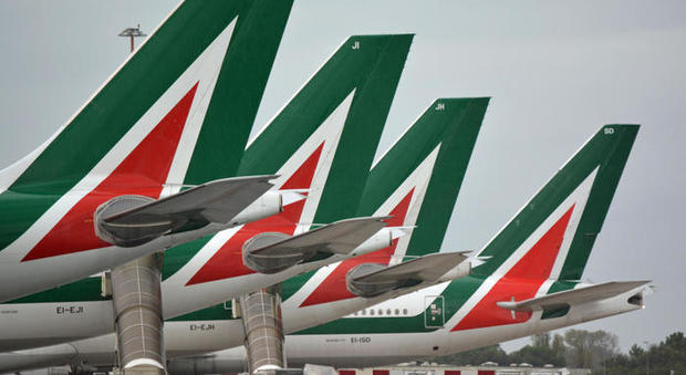 Alitalia, Patuanelli: ora al 100% dello Stato poi si vedrà: flotta di oltre 90 aerei