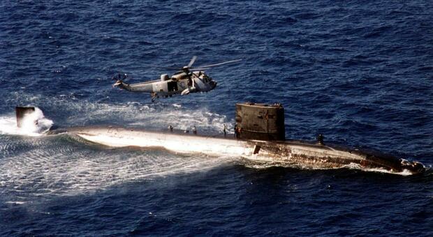 Testate nucleari in più ai sottomarini Trident della Gran Bretagna. Wallace: «Putin come i nazisti»