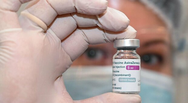 Vaccini agli over 70 nel Lazio, sprint (con AstraZeneca) per immunizzare entro fine maggio