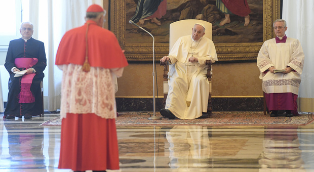 Il Papa invia un cardinale in Ucraina a difendere i profughi africani che faticano ad entrare in Europa
