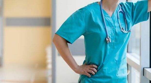 La Regione nega assunzione a infermiera perché incinta: «Un aggravio dei costi». Il dietrofront dopo il ricorso