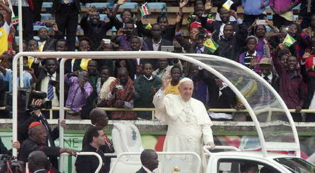 Nairobi, il papa ai giovani: «Rifiutate lo zucchero della corruzione»