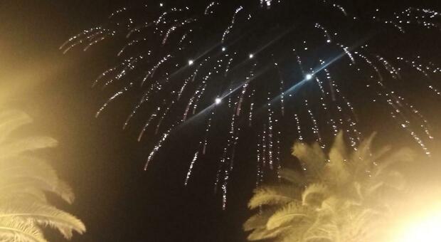 Spara fuochi d artificio in uno chalet: «Volevo festeggiare la Comunione di mio figlio»