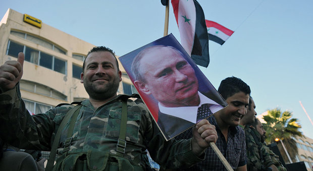 Allarme di Putin: «In Siria 700 ostaggi anche europei nelle mani dell'Isis: ne uccideranno 10 al giorni»