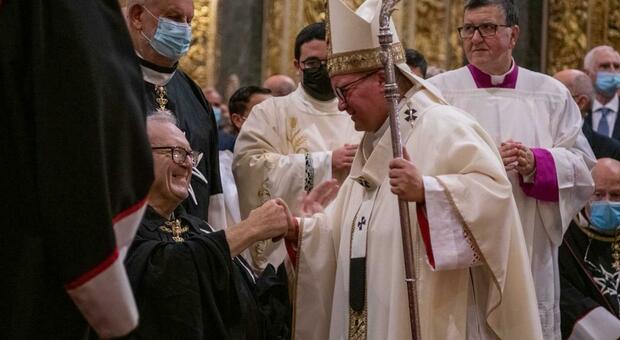 L'ultima fotografia di Matthew Festing nella cattedrale di Malta mentre saluta monsignor Scicluna