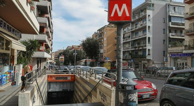 Metro a Roma, chiudono due stazioni per i lavori sulla linea A