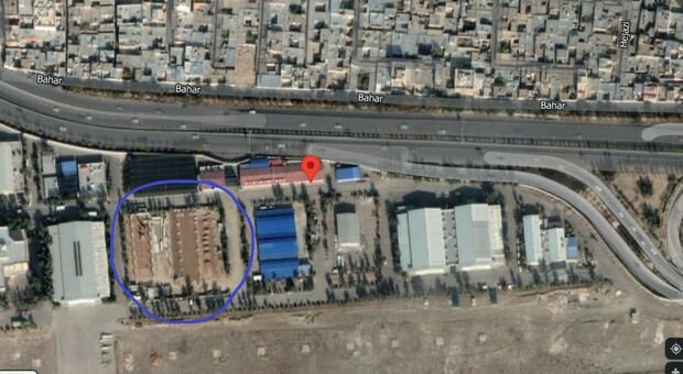 Un'immagine satellitare della base della Shahed Aviation Industries di Isfahan. Nel cerchio viola l'area interessata dai lavori