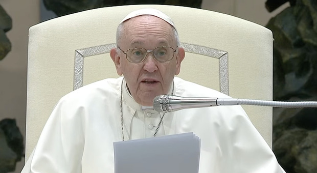 Papa Francesco ai vescovi: «Non voglio farmi operare». E sul nuovo presidente Cei "brucia" il candidato di Bassetti