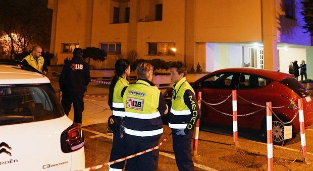 Modena, donna si lancia dal balcone con il nipote di cinque anni: morti
