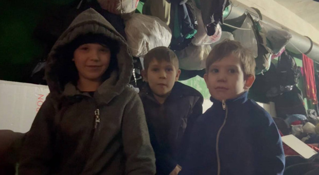 Mariupol, nell'acciaieria in mezzo a due fuochi: per donne e bambini il dramma nei tunnel