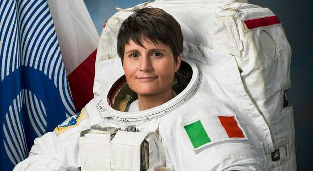 Samantha Cristoforetti, niente più comando dell'Iss: «Rammaricata, in tante ispirate dalla prima astronauta donna»