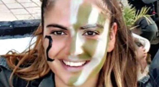 Poliziotta di 22 anni accoltellata a morte: uccisi i 3 aggressori L'Isis rivendica l'attacco, ma Hamas: «Siamo stati noi»