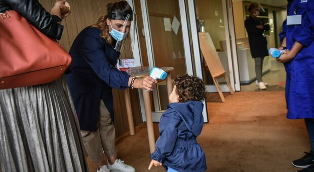 Covid, bambina di 4 anni positiva all'asilo a Pavia: «Aveva la febbre». In quarantena compagni e maestre