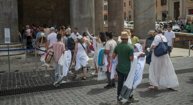 Roma, turisti presi di mira: «Ora più vigili e controlli». Allarme sicurezza