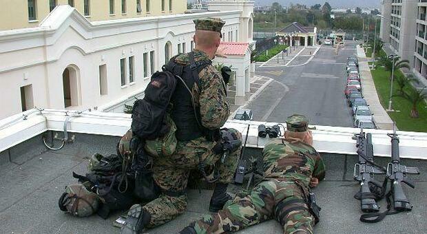 Napoli, base US Navy in lockdown: «Uomo armato, procedure d'emergenza»