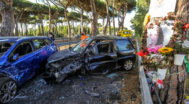 Roma, auto esce di strada per evitare radici: all'Ostiense l'ennesimo incidente dove morì Elena Aubry
