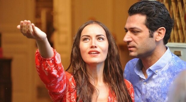 Stasera in tv, oggi 7 giugno su Canale il film «Eternal Love» con la star del web Fahriye Evcen