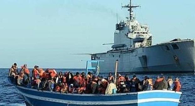 Libia, navi militari italiane contro gli scafisti, pronto il via libera
