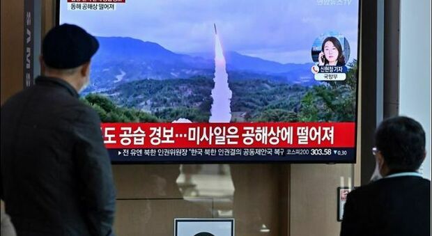 Corea del Nord, dopo il G20 a Bali ripartono le provocazioni: un altro missile lanciato verso il Mar del Giappone