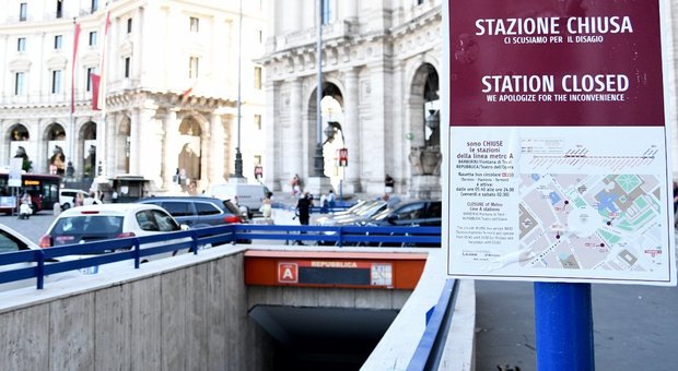 La stazione Repubblica, chiusa per diversi mesi dopo il guasto alle scale mobili del 23 ottobre 2018