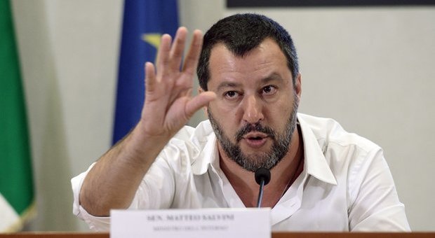 Gregoretti, Salvini: «Nessun sequestro, nave al sicuro. Per Berlino a bordo 3 migranti pericolosi»