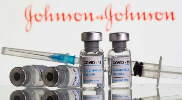 Vaccino, Fda approva Johnson & Johnson, Burioni: «Buona protezione»