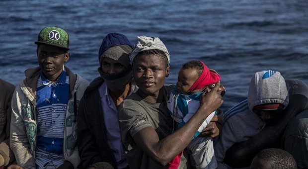 Migranti, assalto dei barchini da Tunisia e Algeria: le nuove rotte portano in Sardegna