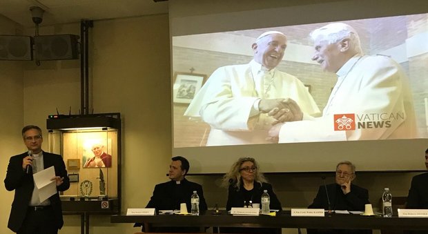 La frittata vaticana della lettera di Ratzinger, il Vaticano ammette di avere taroccato una foto