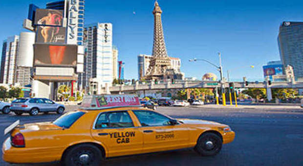 Las Vegas, tassista trova 300mila dollari lasciati da un passeggero e li restituisce