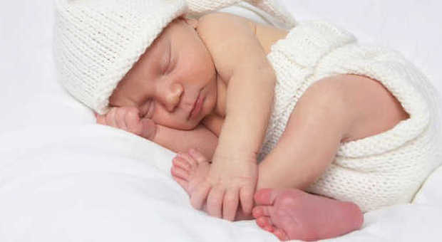 Caldo, nemico del sonno dei neonati: che fare