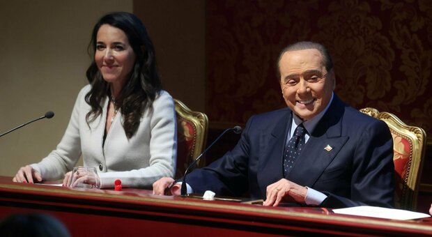  Berlusconi cambia Forza Italia, vince la linea governista: Barelli capogruppo alla Camera al posto di Cattaneo. Ronzull...