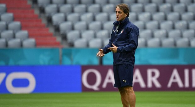 Nazionale, Mancini: «Abbiamo dei problemi in attacco, vedremo quale sarà la soluzione migliore». Chiellini: «Grande rispetto per la Spagna»