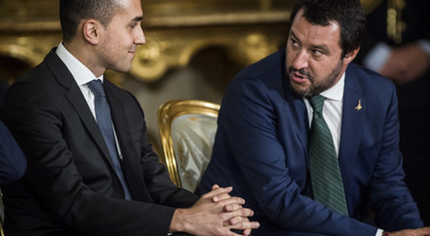 Salvini e Di Maio, è gelo: sfida per intestarsi il rilancio