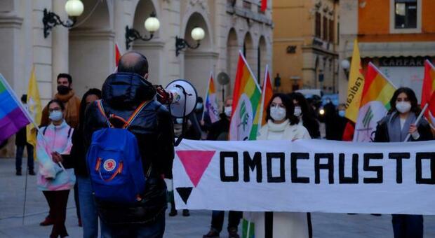 Arcigay Rieti manifesta per ricordare l'Omocausto