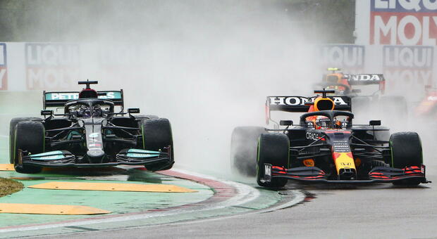 Hamilton e Verstappen ai ferri corti ad Imola