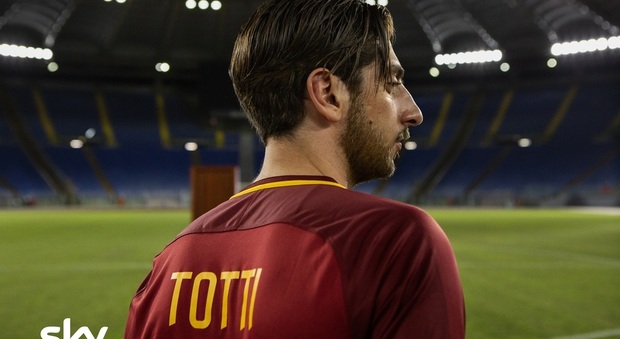 Castellitto interpreta Totti per Sky: la prima foto dal set di “Speravo de mori' prima” Video